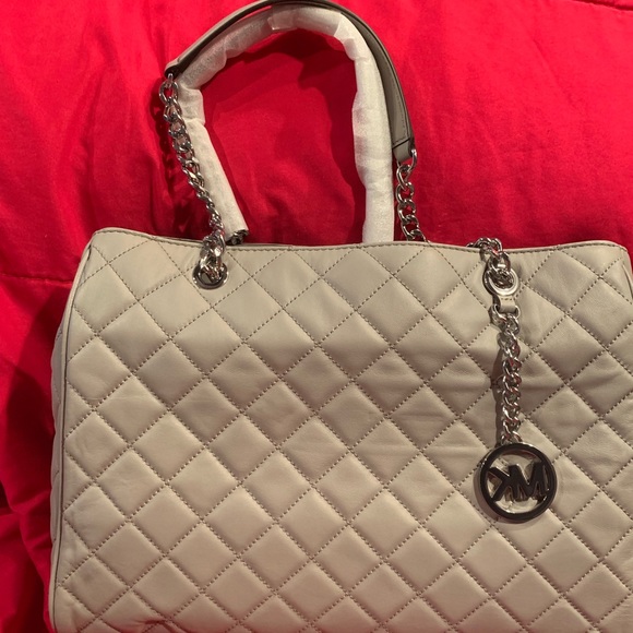 Michael Kors Handbags - 🔥😍 NWT Michael Kors Purse
